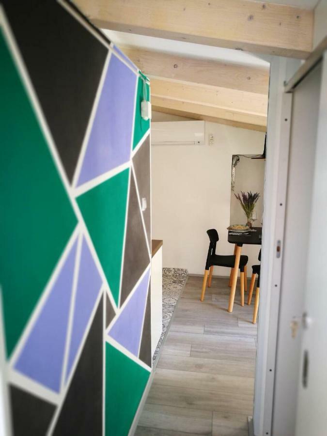 Cres Art Studio Kuning Apartment Luaran gambar